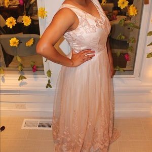 TAHARI Arthur & Levine gown